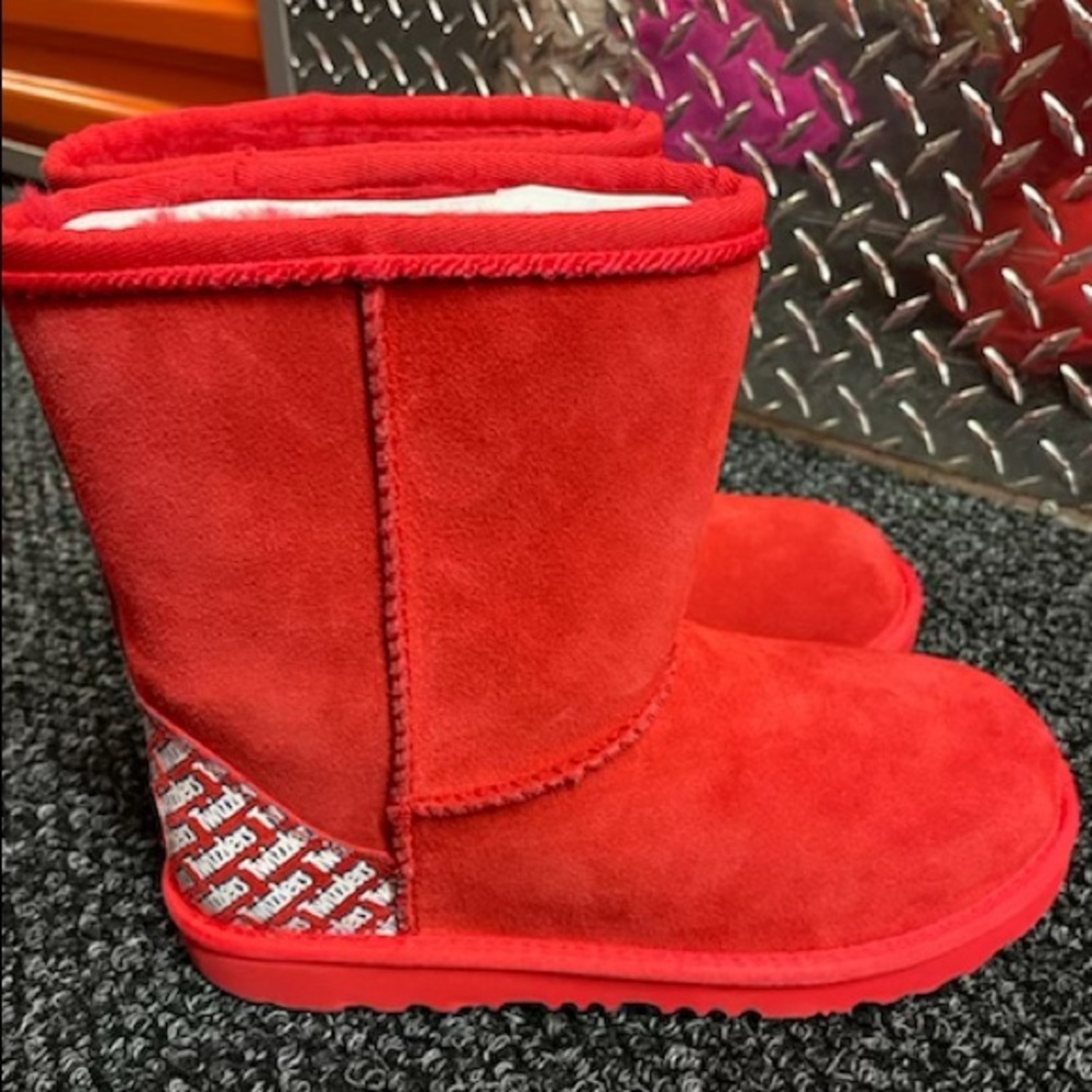 TWIZZLER UGG BOOTS!!! - Picture 2 of 3
